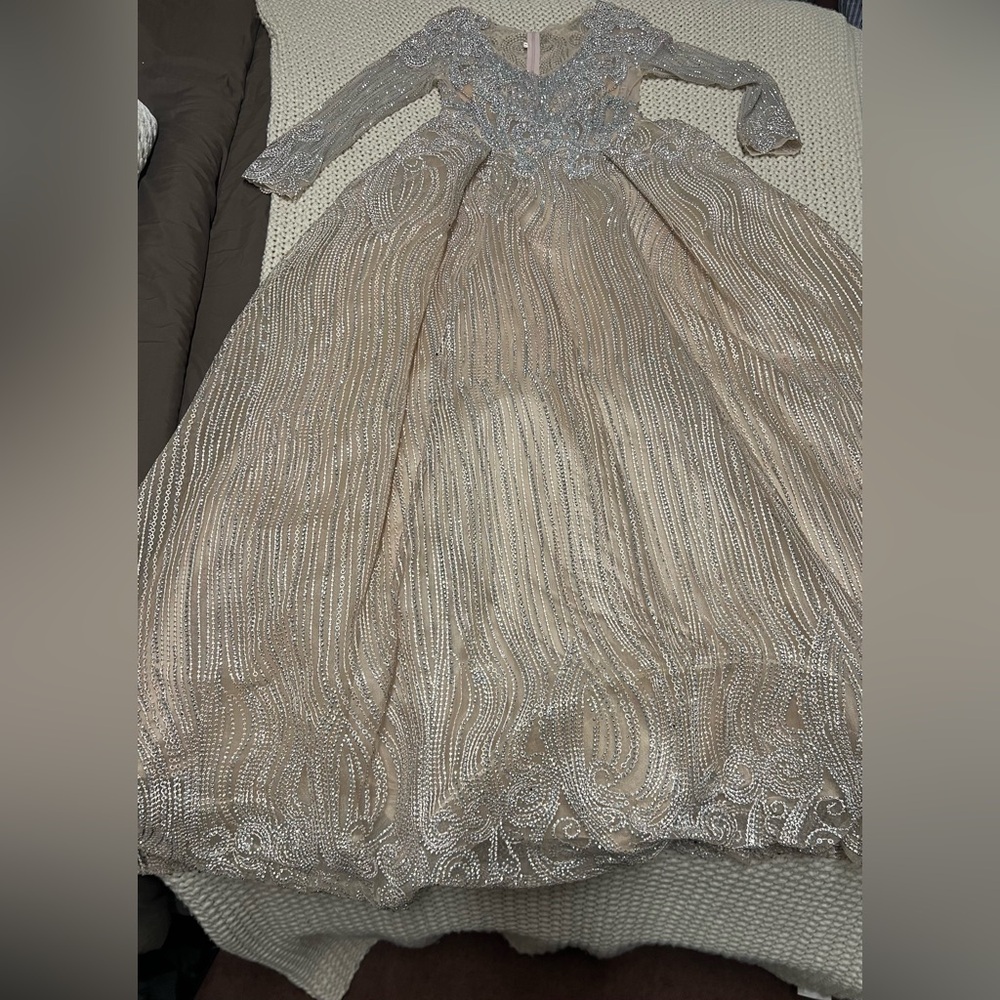 Luxury Party Gown - Picture 4 of 17